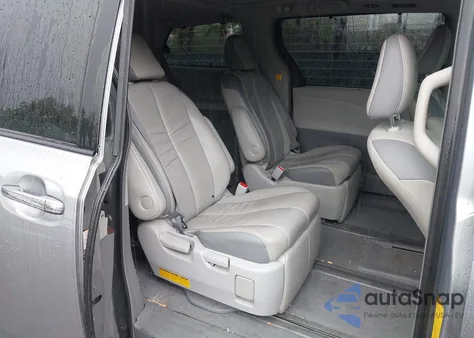 2011 Toyota Sienna Limited z USA, uszkodzony, nr VIN 5TDDK3DC1BS002387